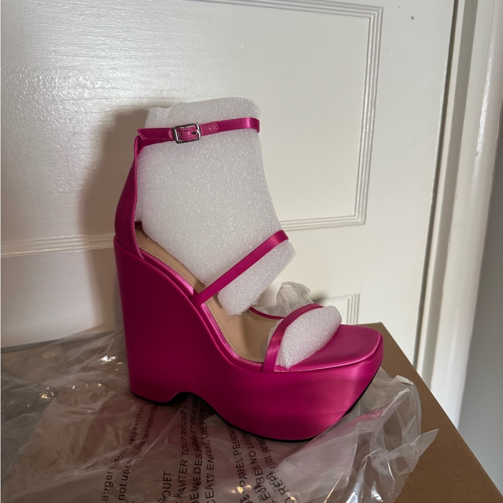 Steve Madden Fuchsia Pink Platform Wedge Sandals